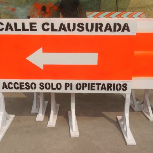 TRANQUERA DE MADERA DE 1.50 X 1.20 MTS. EN PINTURA