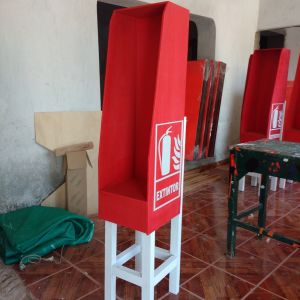 Portaextintor de madera